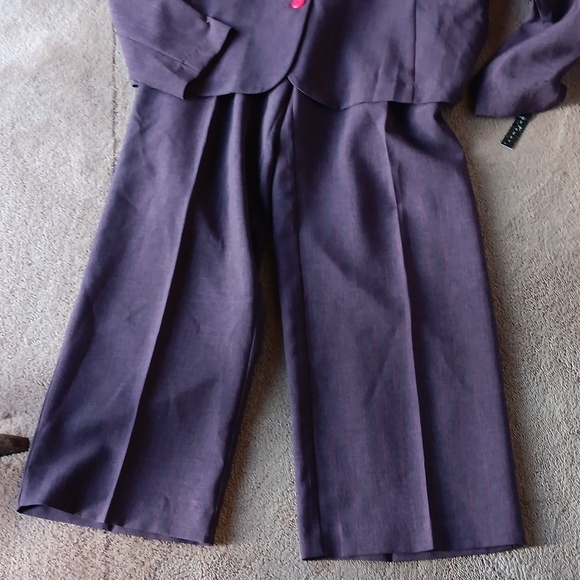 NWT. Courtenay Two Piece Brown Suit. - Picture 4 of 15